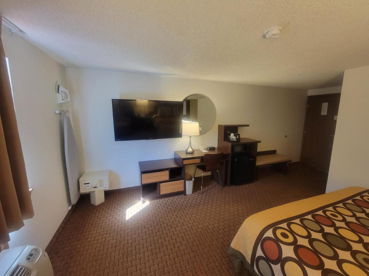 Hotel Super 8 By Wyndham Cody Exterior foto