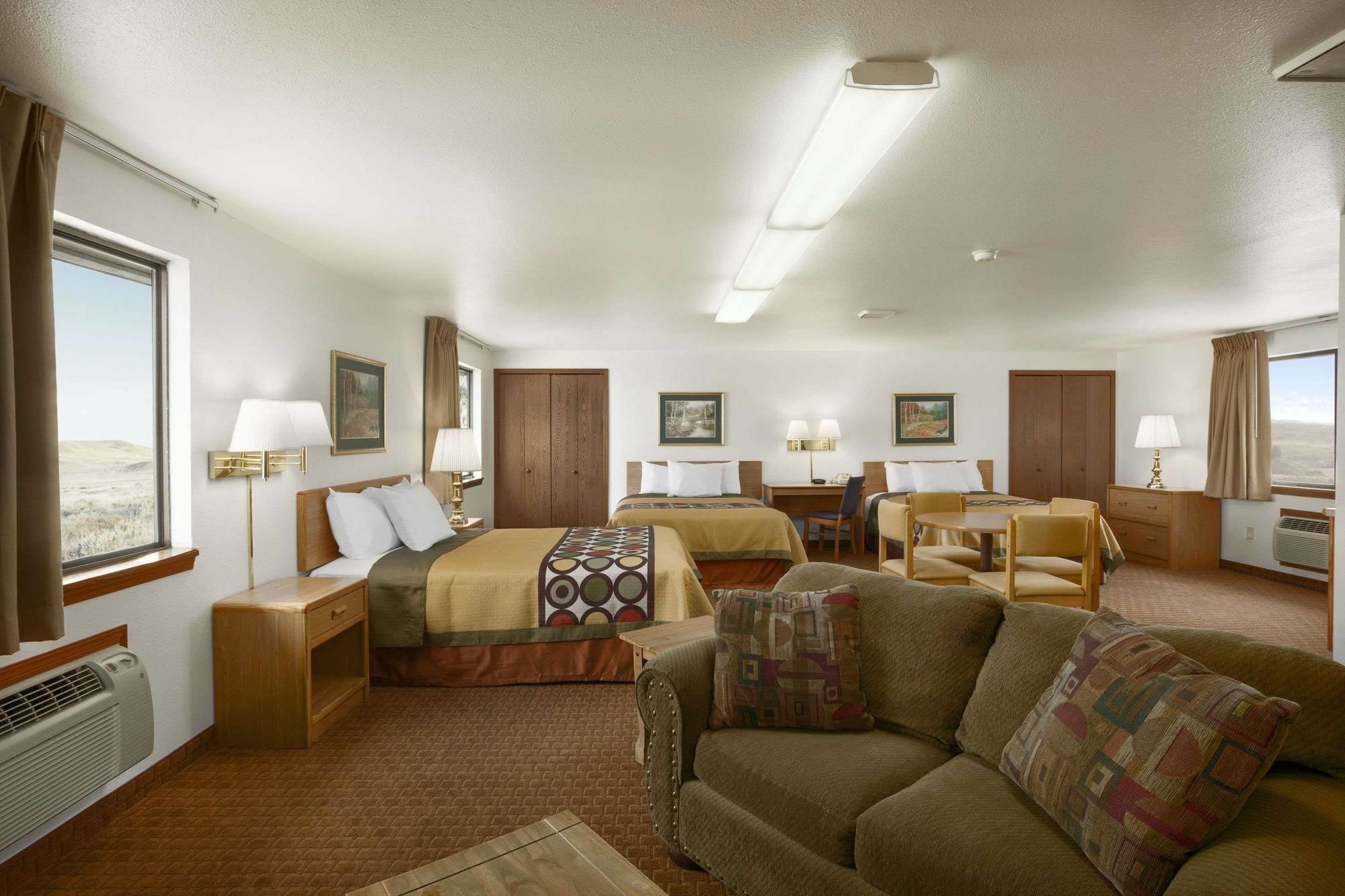 Hotel Super 8 By Wyndham Cody Exterior foto